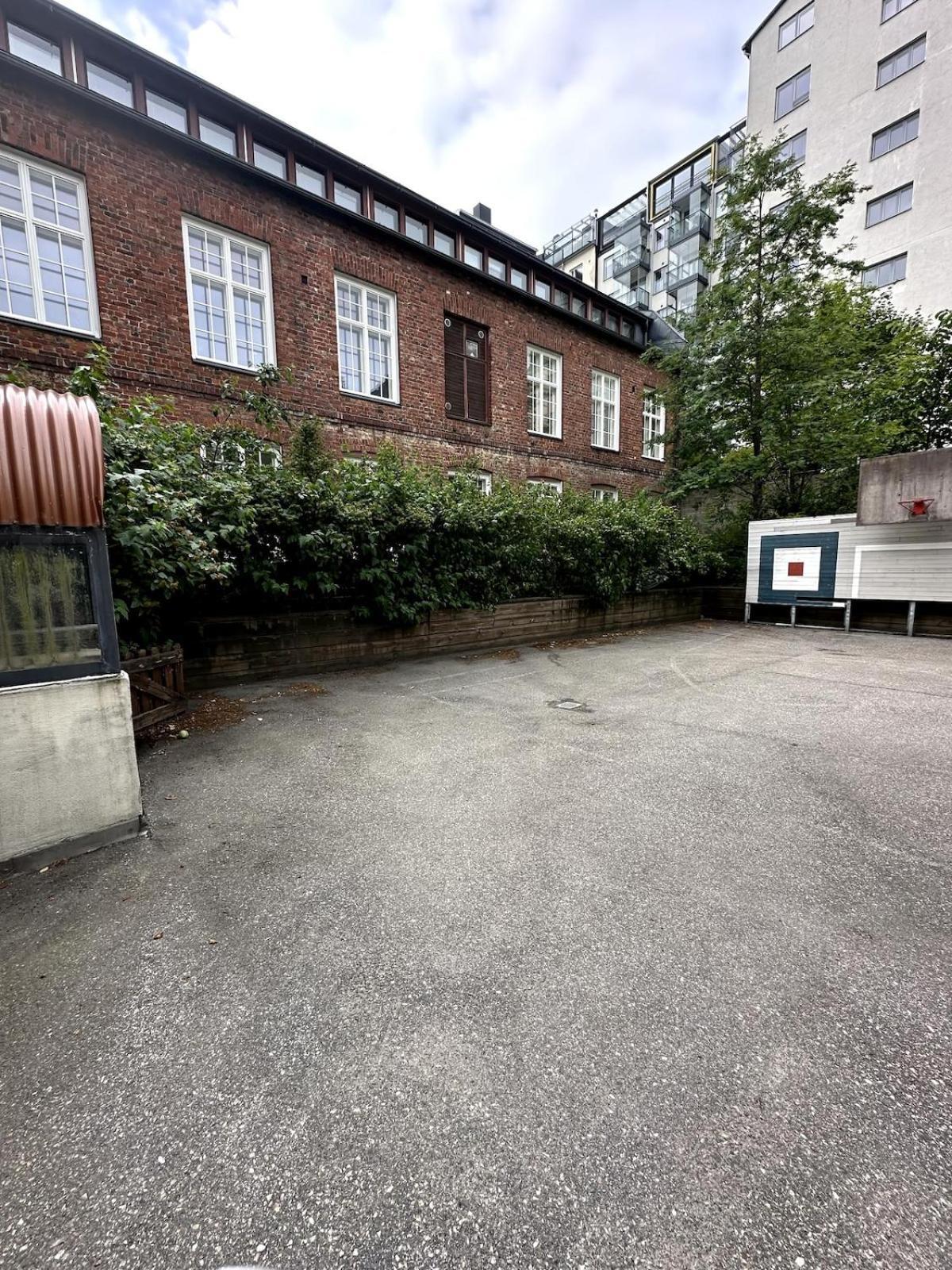 Modern Two-room Flat With Balcony Near Metro * Helsingfors